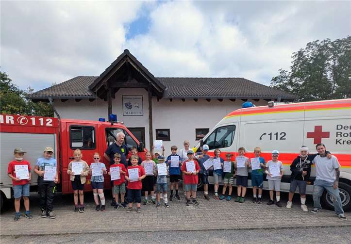 Blaulichterlebnistag in Maroth sorgt für leuchtende Kinderaugen Zum Abschluss erhielten alle Teilnehmerinnen und Teilnehmer eine Urkunde sowie eine Überraschungstüte. Foto:Christian Fein