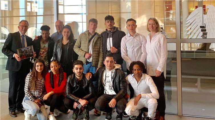 Zum Abschluss gab es ein gemeinsames Foto mit dem Bundestagsabgeordneten auf der Besuchertribüne des Plenarsaals. Foto: privat