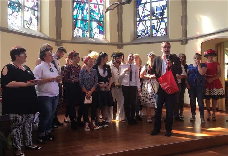 Zum Abschluss gab es eine Tombola, und die Gäste freuten sich über die tollen Geschenke.