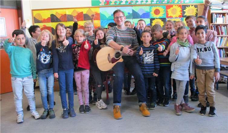 Zum Abschluss von Beers Besuch wurden noch gemeinsam Lieder gesungen. Foto: privat
