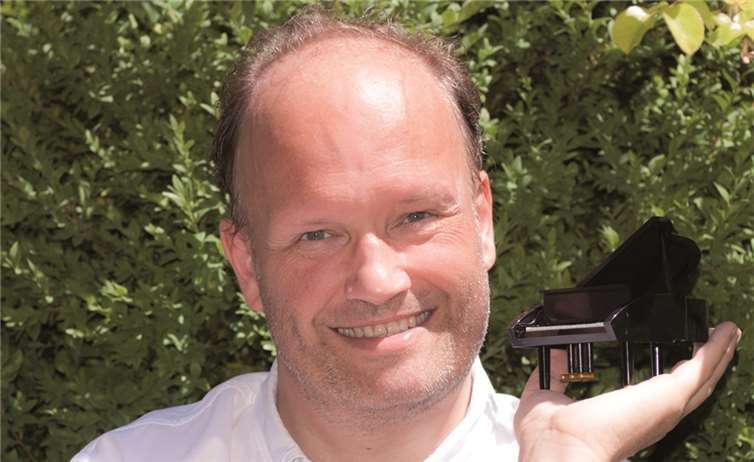 Zum Auftakt der Sinziger Schlosskonzerte präsentiert Thomas Rohde „Mein Leben und meine Musik“. privat