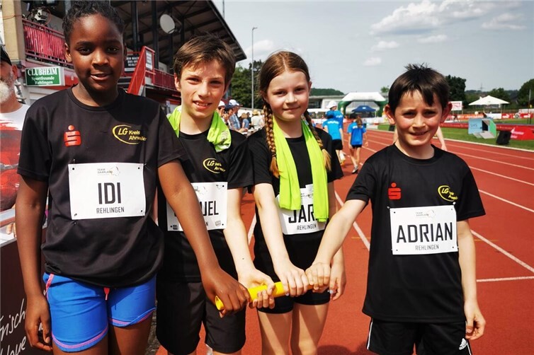 Zum Auftakt des erlebnisreichen Tages 4 x 400m Mixed Staffel