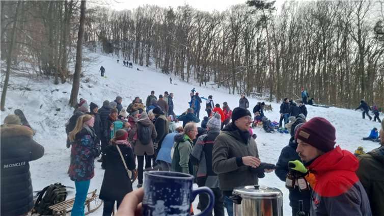 Zum Aufwärmen gab es Glühwein und Kakao.