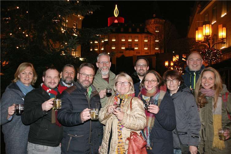 Zum Ausklang des ereignisreichen Abends lud Wolfgang Treis zum Glühwein auf den Mayener Weihnachtsmarkt ein.
