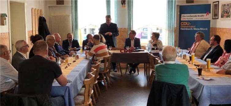 Zum Bürgerforum „Europapolitik trifft Kommunalpolitik“ hatte der CDU Ortsverband Heimbach-Weis/Block den Europaabgeordneten Ralf Seekatz eingeladen.  Foto: Annedore Brock