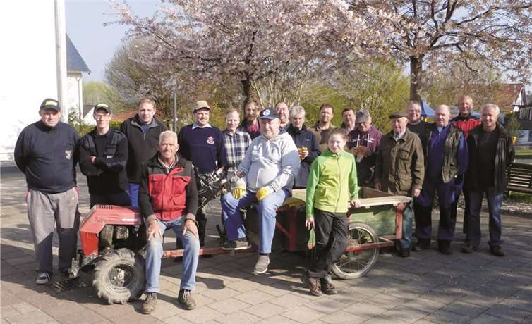 Zum Dreckweg-Tag in Oedingen hatte Ortsvorsteher Jürgen Meyer eingeladen. AB