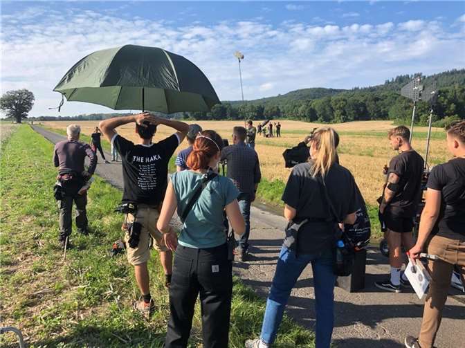 „Da hilft nur beten“: Rommersdorf als Filmkulisse zur Primetime in der ARD  Zum Dreh rückten im Sommer 2021 neben Darstellern und Komparsen auch rund 40 Techniker an.  Foto: Dr. Reinhard Lahr