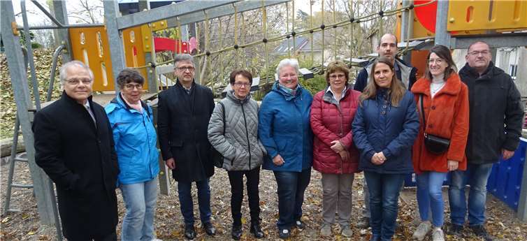 Zum Empfang wurden die Spender in Anwesenheit der Kita-Leitung und den Vertretern des Fördervereins und des Elternausschusses geladen und schauten sich gleich vor Ort die Gegebenheiten an. Foto: privat