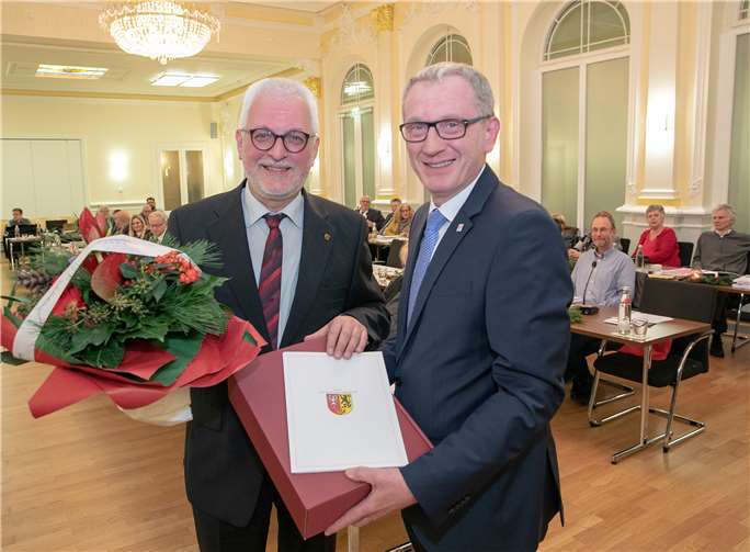 Zum Ende der jüngsten Sitzung des Stadtrats von Bad Neuenahr-Ahrweiler wurde der Erste Beigeordnete Detlev Koch nach acht Jahren im Dienst für die Kreisstadt offiziell von Bürgermeister Guido Orthen in den Ruhestand verabschiedet.JOST
