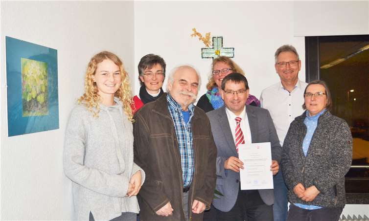 Zum Ende wurden den Teilnehmerinnen und Teilnehmern Zertifikate ausgehändigt. Privat