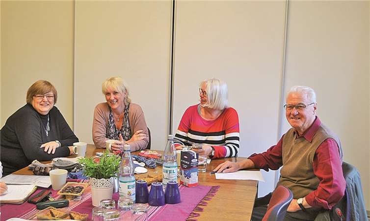 Zum Erfahrungsaustausch trafen sich (von links) Christel Lange, Rosi Mürtz, Ursula Heise-Stehli und Friedrich Kirsch im Bischof-Bernhard-Stein-Haus. Gabriele Lischke und Elisabeth Thewalt waren bei dem Treffen nicht anwesend. E. T. Müller