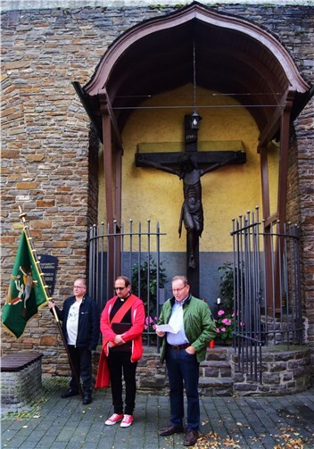 Zum Fest der Kreuzerhöhung versammelten sich Anwohner und Freunde der Nachbarschaft am Läufkreuz. Foto: privat