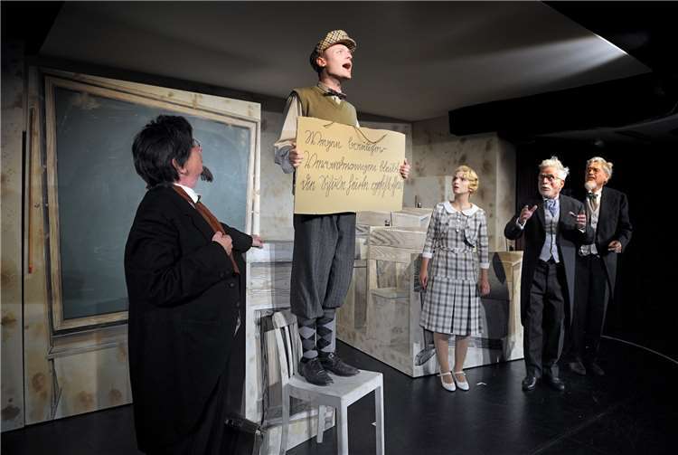 Zum Finale läuft der kleine Luckzur Höchstform auf und legt die Schule einen Tag lang lahm.