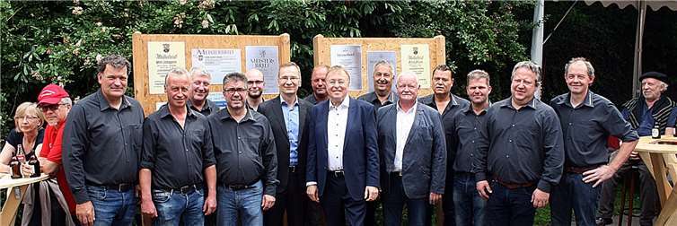 Zum Geburtstag gratulierten den Löhndorfer Meistern Landrat Dr. Jürgen Pföhler, Sinzigs Bürgermeister Andreas Geron und Kreishandwerksmeister Frank Wershofen. RÜ