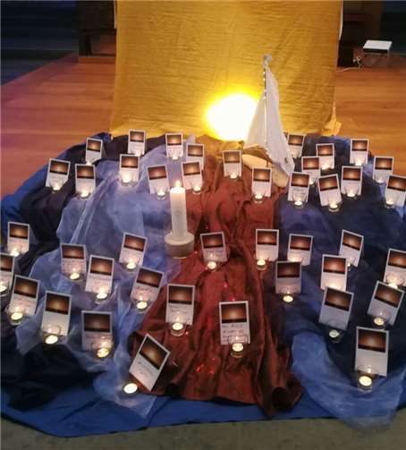 Zum Gedenken wurde für jedes Kind eine Kerze angezündet. Privat