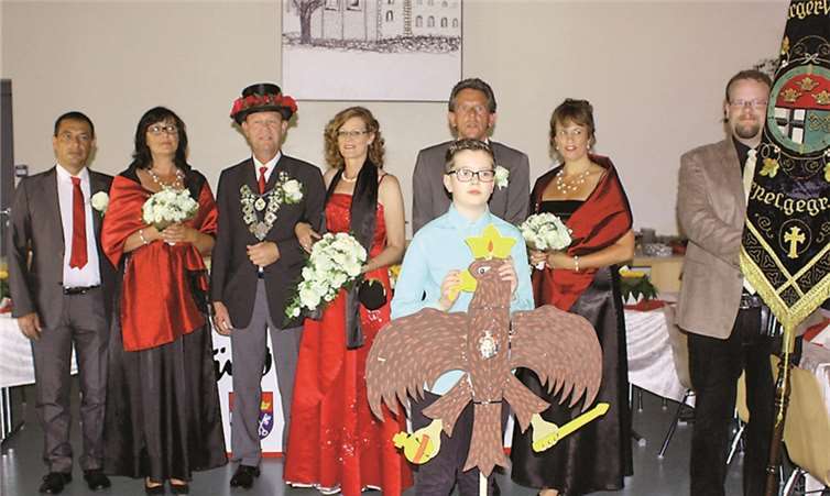 Zum Höhepunkt, dem Königsball, hatte der Festzug am Sonntagmittag die Bürger-Majestäten Günter und Claudia Hirzmann mit ihren Ehrenpaaren in den Bürgersaal geleitet. DL