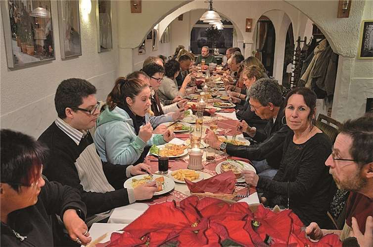 Zum Jahresabschluss fanden sich viele Mitglieder in der Taverne Olympos ein. privat