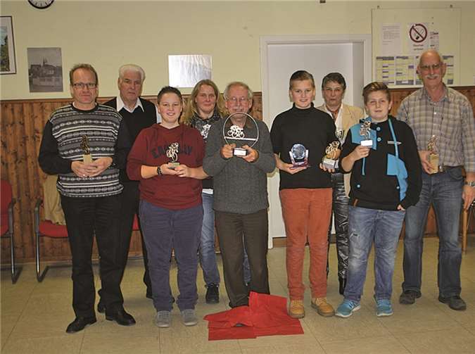 Zum Jahresabschluss gab's leuchtende Augen bei den stolzen Pokalsiegern. RÜ