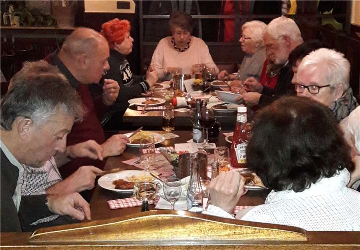 Zum Jahresabschlussessen traf sich der Bouleclub in der Gaststätte.Privat
