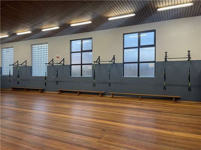 Zum Jahreswechsel 2019/20 wurde der Holzboden von Tischlerei Winkelsträter komplett saniert.