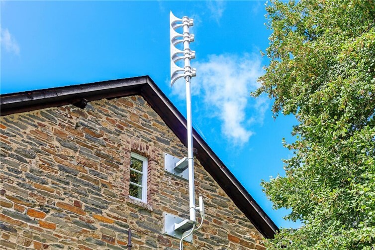 Zum Jahreswechsel wurde die digitale Alarmierung in der Verbandsgemeinde Altenahr in den Wirkbetrieb überführt und die Erprobungsphase erfolgreich abgeschlossen. Für die Bevölkerung bringt dies eine spürbare Veränderung im Alltag mit sich: Die Sirenen werden künftig deutlich seltener zu hören sein.