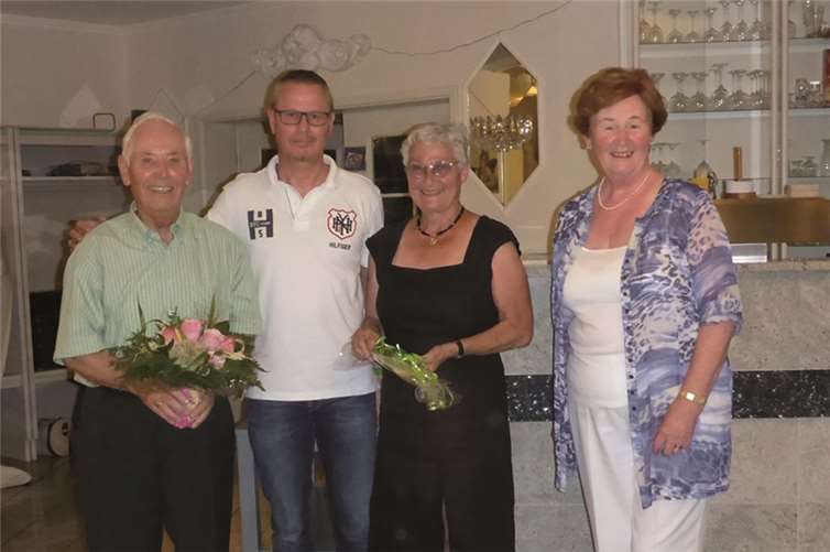 Zum Jubiläum der Herzsportgruppe nahm Vereinsgründerin Dr. Helga Reul zahlreiche Glückwünsche und Ehrungen entgegen. privat