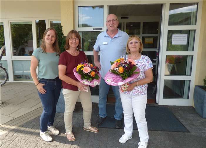 Zum Jubiläum des Vereins gratulierten Einrichtungsleiter Frank Schirra und seine Stellvertreterin Melanie Reick herzlich der 1. Vorsitzenden des Fördervereins Rosi Hautt (2. von links) und der 2. Vorsitzenden Roswitha Becker (rechts). Foto: Bethesda-St. Martin gGmbH