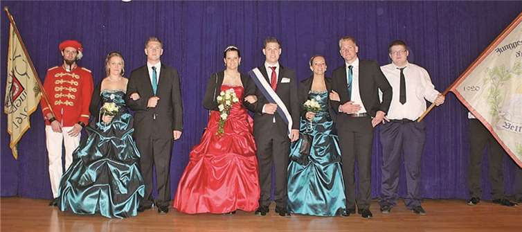 Zum Kirmes-Frühschoppen war das Königspaar mit seinem Ehrengeleit in das Forum am blauen See eingezogen.