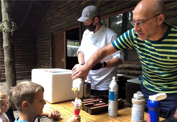 Zum Nachtisch gab es tolle Eiskreationen. Foto: Privat