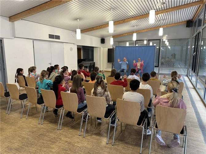 Zum Programm zählen das Theaterstück „Die große Nein-Tonne“ (für Kinder der 1. und 2. Klasse) sowie die interaktive Szenencollage „Mein Körper gehört mir!“(für Kinder der 3. und 4. Klasse). Foto: Elena Reißlandt