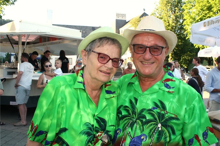 Zum Sommerfest der Cochemer Karnevalisten gehörte natürlich auch ein schmuckes Outfit was zur richtigen Feierlaune passte.