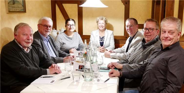 Zum Stammtisch von Politik AKTIV! hatte sich wieder eine interessierte Runde zusammengefunden. Foto: privat