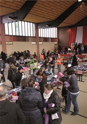 Zum Stöbern und Schnäppchenjagen fanden sich viele Interessierte in der Wiedhöhenhalle ein.privat