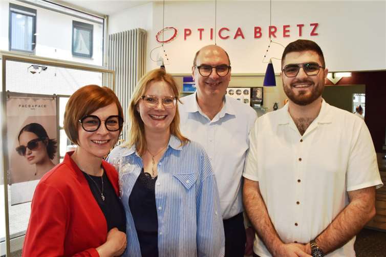 Zum Team Optica Bretz gehören Anna Martens, Rebecca Stöhr, Mohamad Abou Al Zahab und Sami Abou Al Zahab.Fotos: HEP