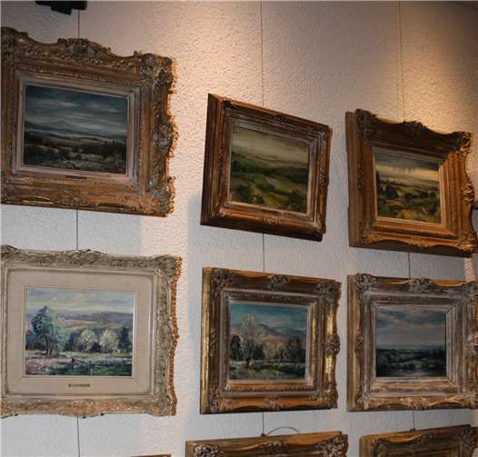 Zum Thema „Die Eifel im Wechsel der Jahreszeiten“werden saisonale Landschaftsbilder als Ölgemälde oderAquarelle von Josef Steib gezeigt.