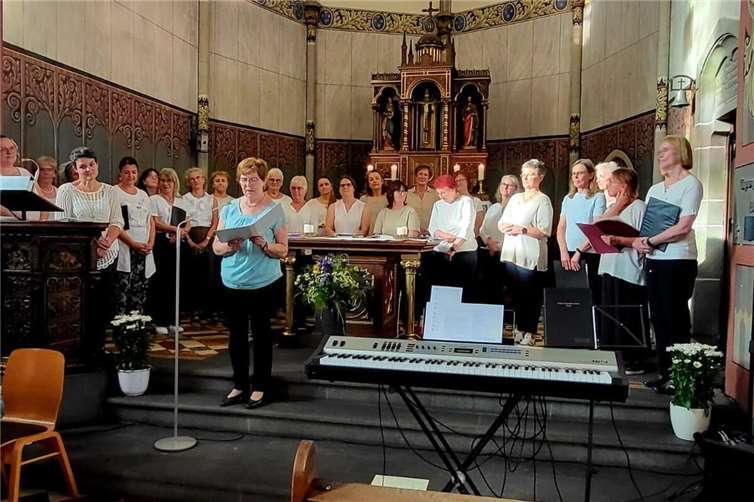 Zum Thema „Ohren auf und hingehört“ trugen die Frauen des Vorbereitungsteams Gedanken und Impulse vor. Foto: privat