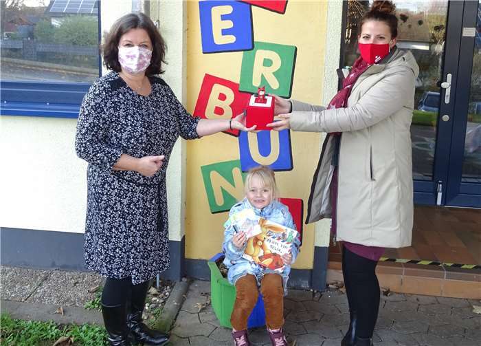 Zum Thema des Vorlesetages gab es eine digitale Vorlesebox, die den Kindern Geschichten vorliest. Fotos: privat