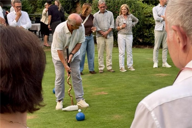 Zum Unterhaltungsprogramm des Tages gehörte auch ein spaßiges Putt-Turnier mit einem kuriosen und extra schweren Golfschläger