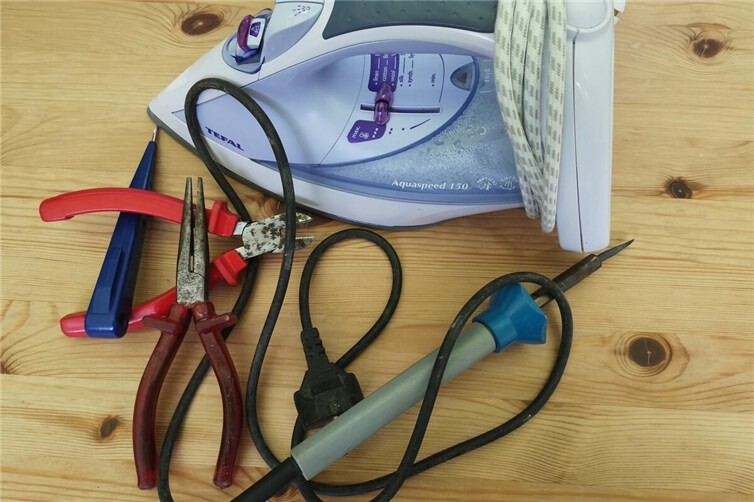 Zum Wegwerfen zu schade. Elektrokleingeräte lassen sich häufig reparieren. 