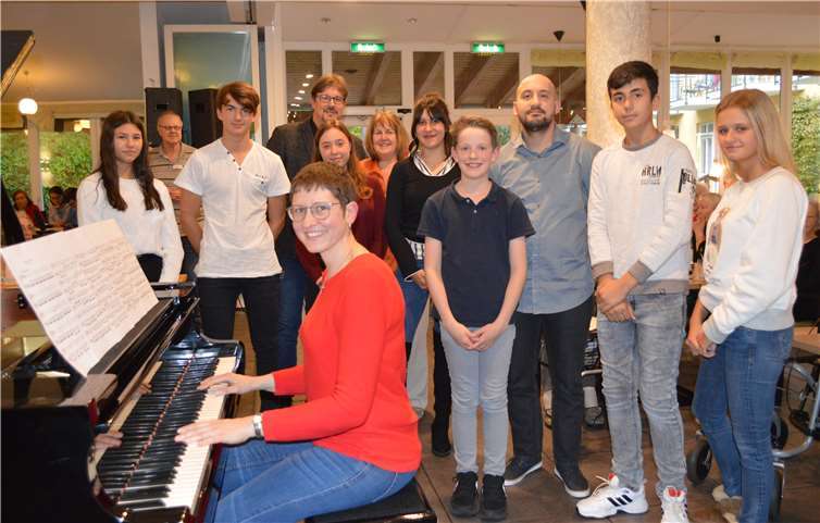 Zum bereits 16. Herbstkonzert war die Musikschule Remagen in die Seniorenresidenz Curanum gekommen. Fotos: AB