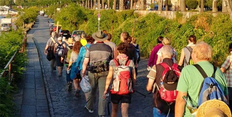 Zum dritten Mal, also quasi aus „Tradition“, übernahm Pfarrer Bernhard Dobelke aus Rheinbach die geistliche Begleitung der Fußpilger.Foto: privat