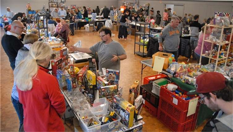 Zum dritten Mal hatte Stefan Klein die Lego-Börse organisiert. Die Aussteller haben sich schon wieder fürs nächste Jahr angemeldet.
