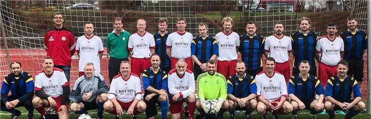 Zum ersten Anstoß der Saison waren insgesamt 24 Mann erschienen und spielten in zweizufällig ausgelosten Teams gegeneinander.Foto: privat