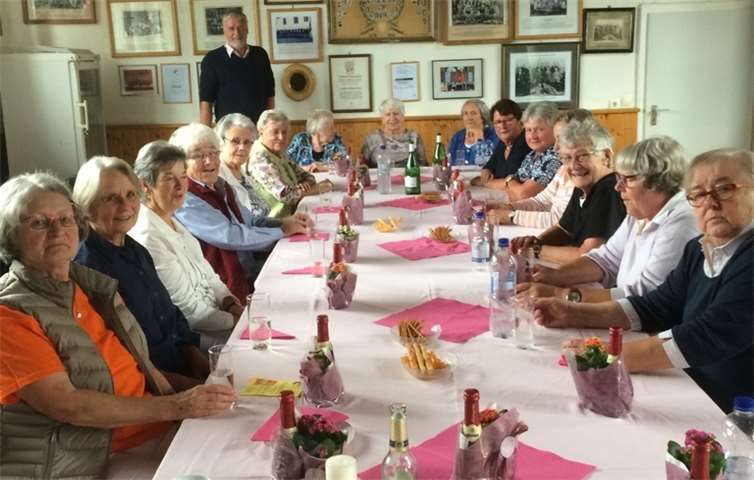 Zum ersten Mal fand jüngst der Niederdreeser Seniorenkaffee unter Leitung des Ortsausschusses statt, was der guten Stimmung keinerlei Abbruch tat. privat