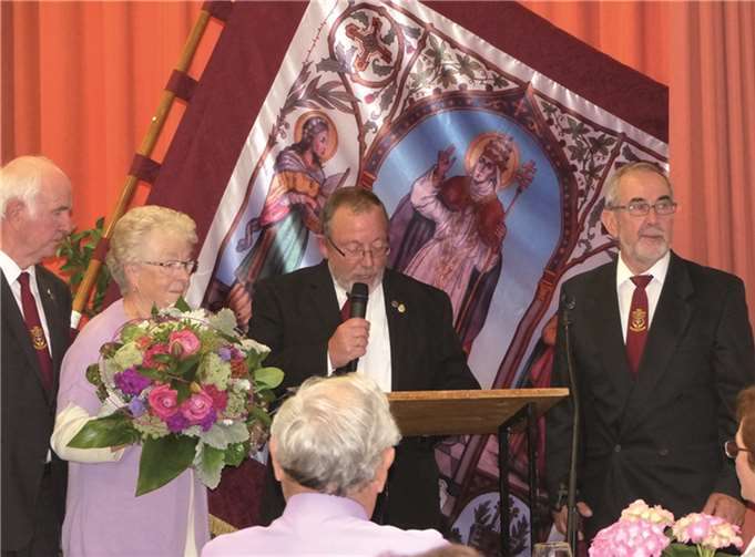 Zum ersten Mal in seiner langjährigen Geschichte verlieh der Verein auch eine Ehrenmitgliedschaft an ein weibliches Mitglied, und zwar an Jakobine (Bine) Schmidt.