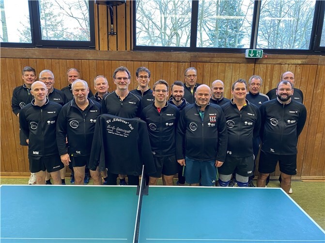 Zum ersten Mal traten die Sportler in den neu angeschafften Trainingsanzügen an. Quellen: SV Kail