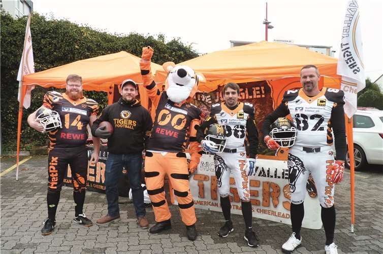 Zum ersten Mal war ein Football-Team der „Mosel Valleyb Tigers“ beim Bratapfelsonntag vertreten.