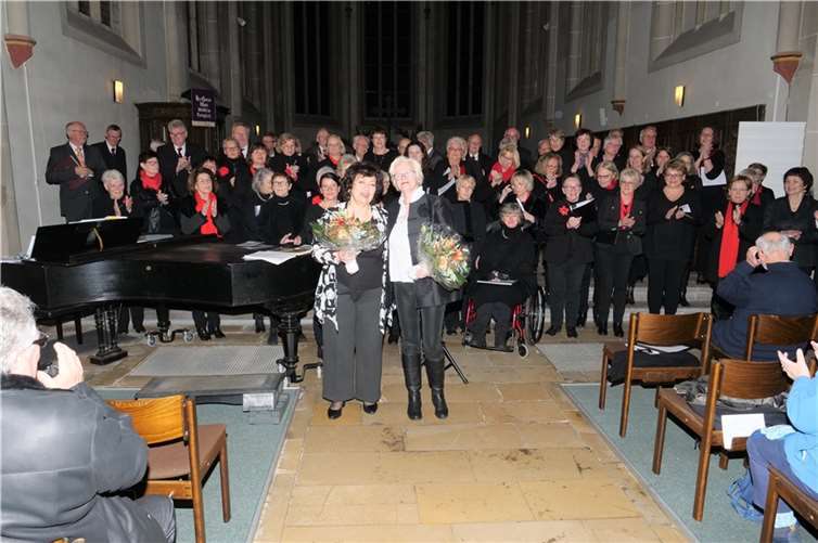 Zum festlichen Abschluss des Konzertes taten sich der Frauenchor „Singiora“ und der Männerchor zusammen und sangen drei Lieder zusammen. Foto: privat