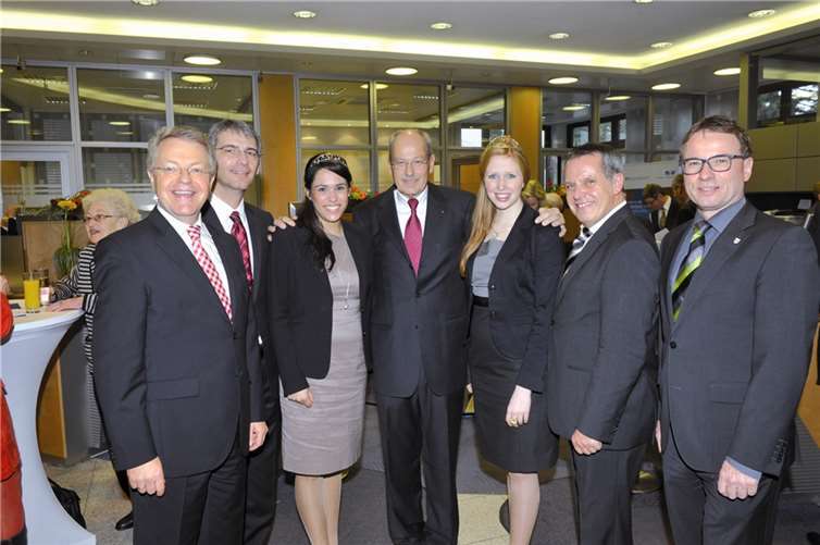 Zum festlichen Empfang trafen sich (v.li.) Elmar Schmitz, Sascha Monschauer, Julia Migend, Wulf Cornelius, Julia Bertram, Rudolf Mies und Wolfgang Treis . privat