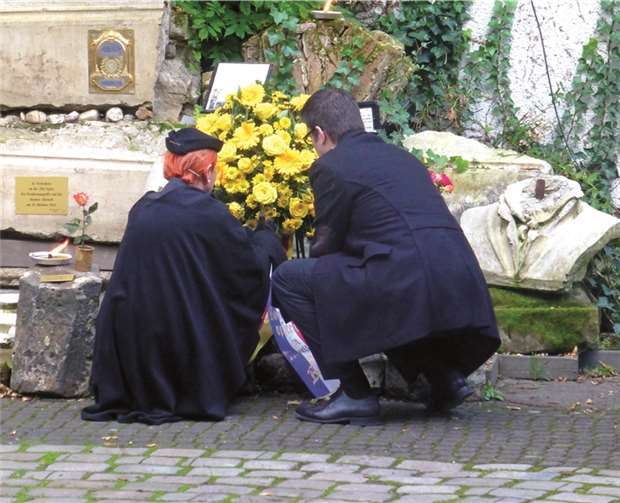 Zum gedenken an die Opfer wurde ein Kranz niedergelegt.